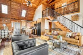 Pine Needle by AvantStay Log Cabin w Gorgeous Views Hot Tub Patio Pool Table Gatlinburg